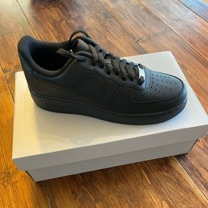 Nike Air Force 1 ‘07 all black.